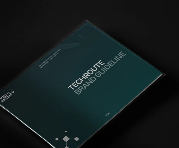Брендинг TechRoute: айдентика для IT-акселератора без банального неона и градиентов